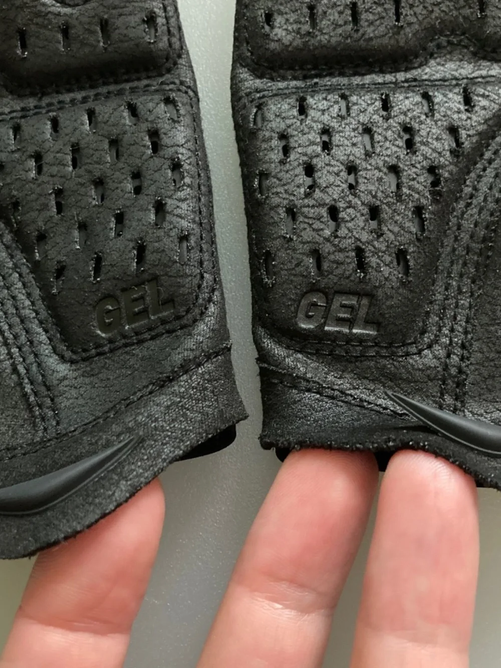 Pearl Izumi Women’s Black Pro Gel Bike Gloves EUC